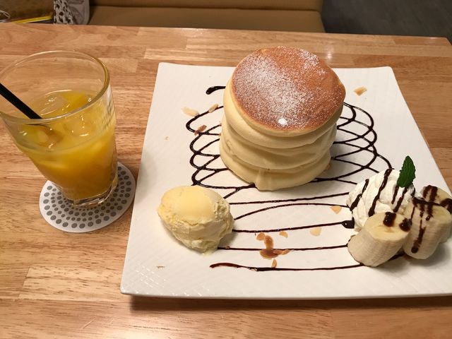 バナナパンケーキを娘と分けました。半分でちょうどの量でした。フワフワです。_フルール
