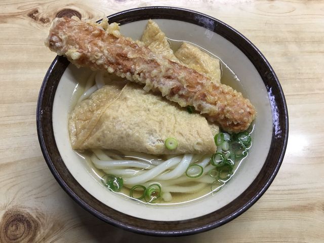 うどん小(1玉)にお揚げさんとちくわ天で350円です。_蒲生うどん