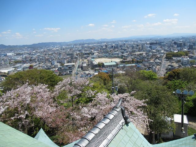 展望台から小牧市街地を見る_小牧山歴史館