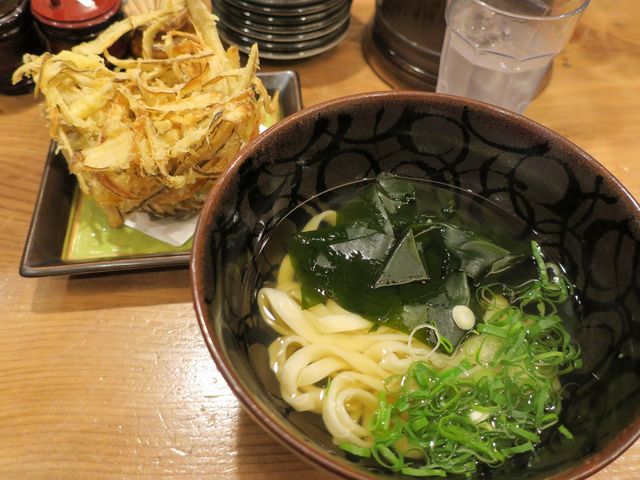 ごぼう天うどんにわかめトッピング_みのり 大名