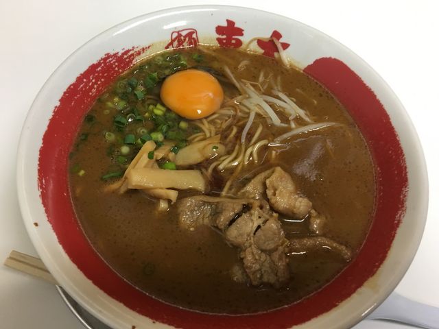 徳島ラーメン。無料の生たまごをのせていただきました。_東大大道 本店