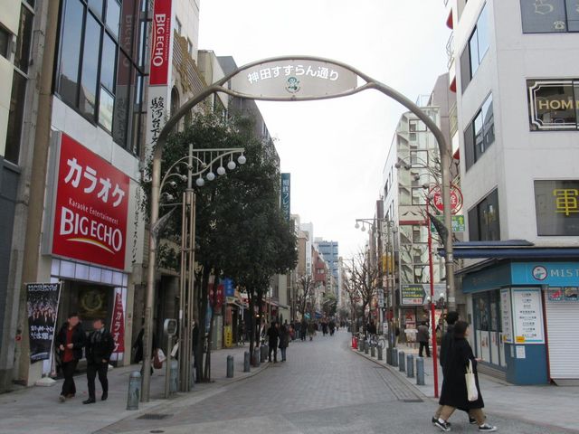 東側出入口_すずらん通り