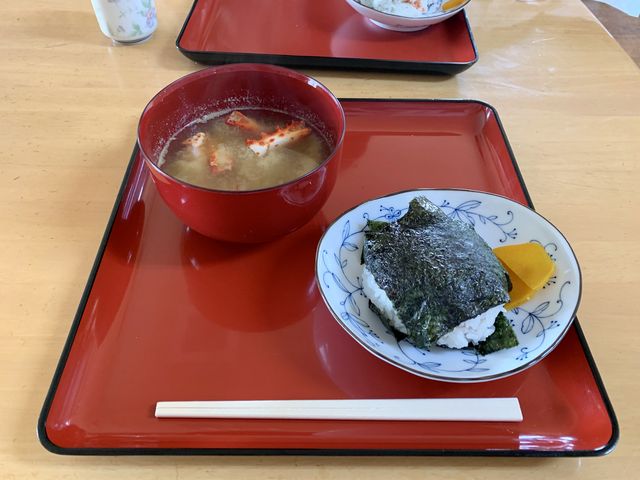 花咲ガニの鉄砲汁とおにぎり_東灯