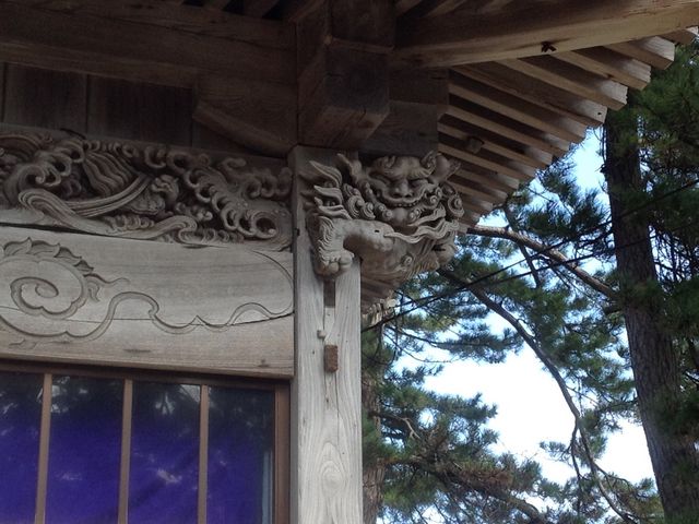 神社の見事な木彫り_津神島公園