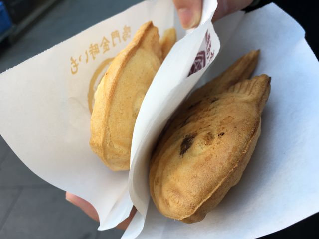 皮は薄めのパリパリです_鳴門鯛焼本舗 日本橋人形町店