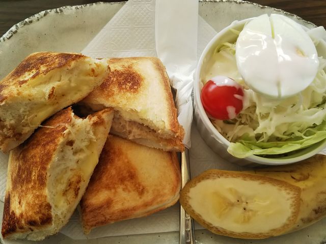 ホットサンドに珈琲、美味しい_焙煎窯元 菊地珈琲 ブルーマウンテン館