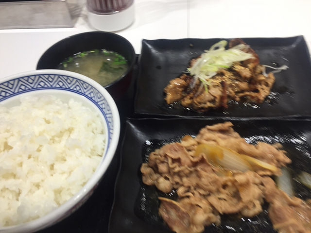 肉定食です。_吉野家荻窪北口店