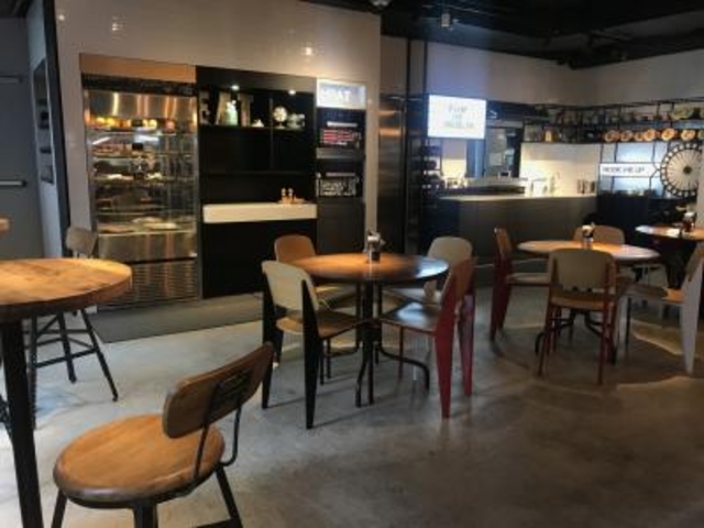 1階にレストラン_モクシー Moxy 東京 錦糸町