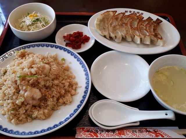 えびチャーハンと餃子_新京本郷店