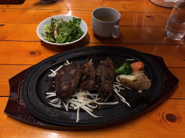 ハンバーグとステーキセット_くろべこ