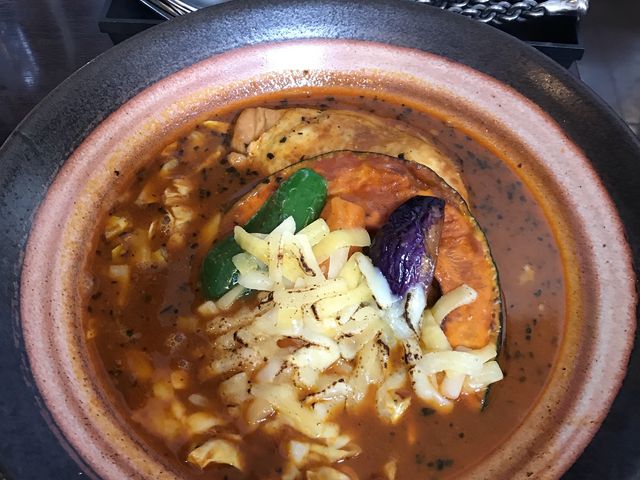 チキン(スープカレー)、チーズトッピング_カレーのふらのや