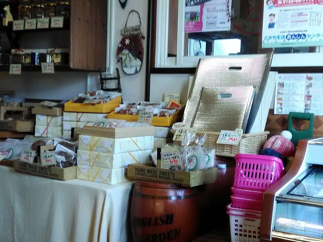 店内_パティスリー ナオヤヒロセ