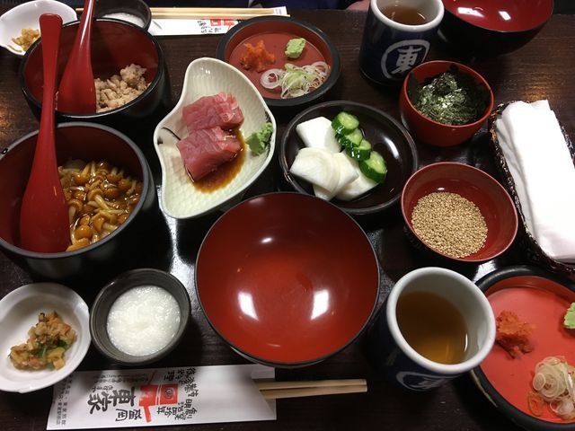 わんこそばについてくる薬味とお刺身_東家本店
