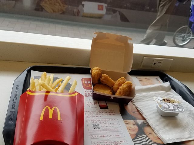 カウンター席_マクドナルド イオン南砂店