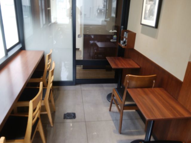 少し狭い店内です。_ドトールコーヒーショップ日本橋中通り店