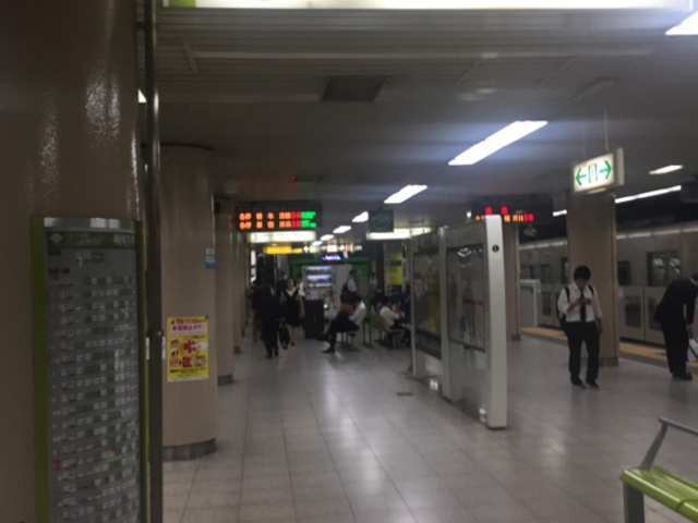 ホームです。_都営新宿線 小川町駅