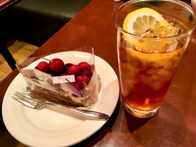 今回はアメリカンチェリーのケーキとアイスレモンティーを楽しみました。_Lipton ポルタ店