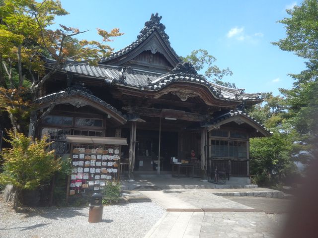 こくぞうさんの本堂_金生山岩巣公園