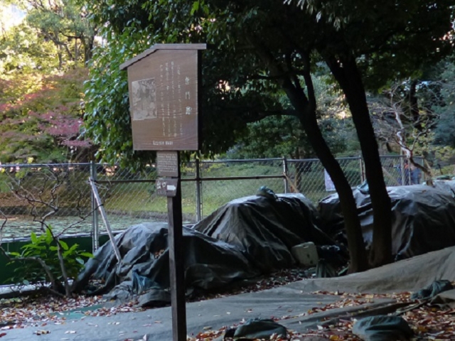 残念ながら、土台のみです_唐門