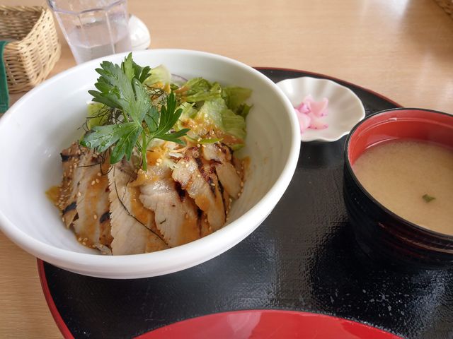 豚丼です_レストラン 美夕