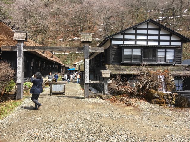 鶴の湯温泉本陣。今度は雪景色も見てみたいな♪_鶴の湯温泉