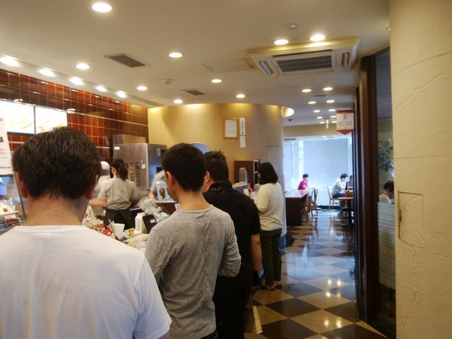お昼となると行列ができます_ドトールコーヒーショップ西葛西南口店