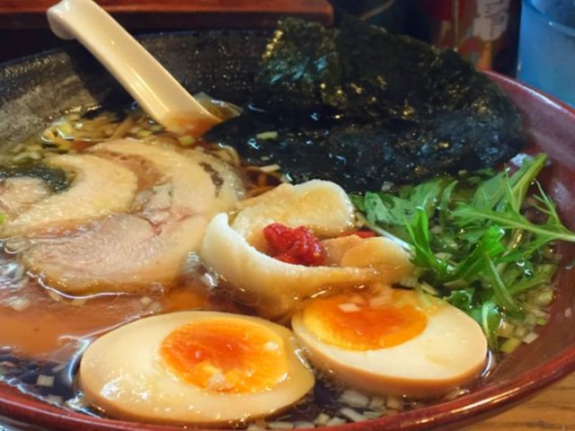 具だくさんの特選正油ラーメン_らーめん しおの風
