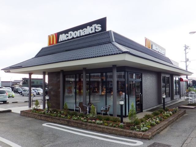コーヒー専門ショップのような外観_マクドナルド滑川パスタ店
