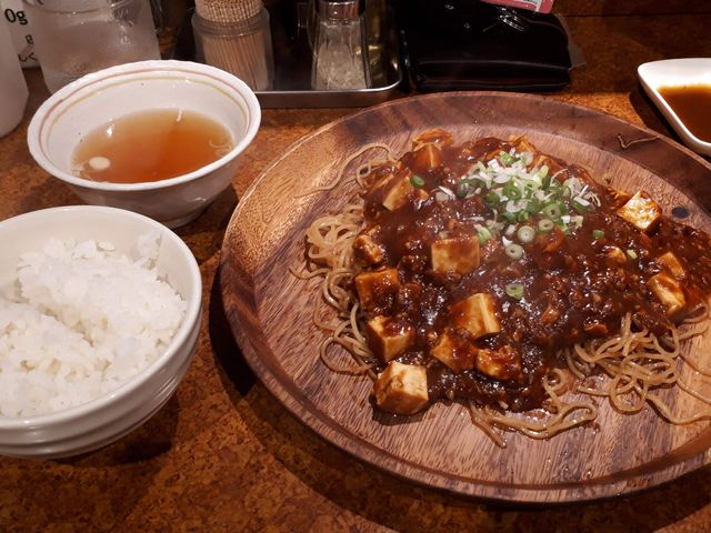 マーボー焼きそば、餃子セットのライスとスープ_愛と勇気と炎の拉麺屋たいらん
