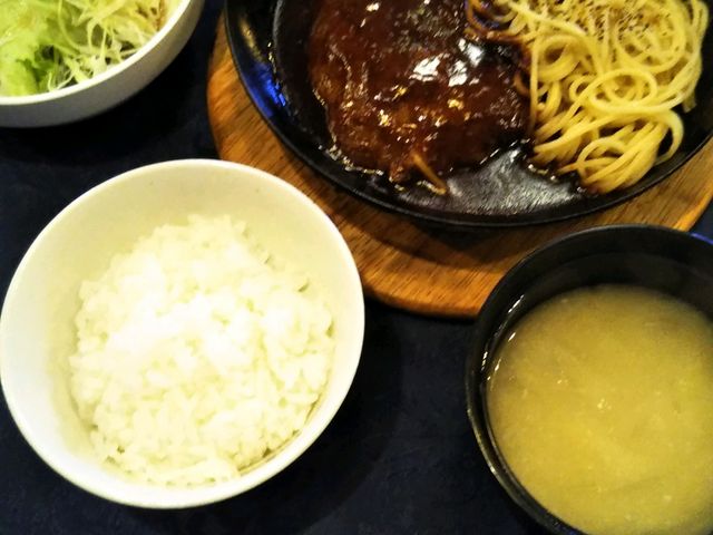 名物のハンバーグ_エル・エヴァンス