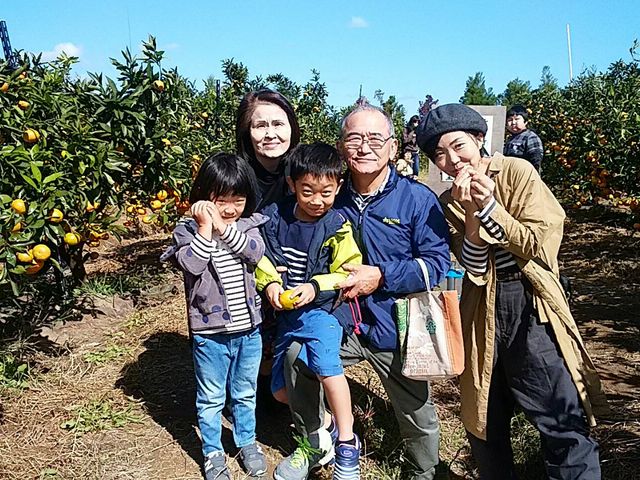 毎年お越しいただくご家族の皆さんです_やすぎ観光みかん園