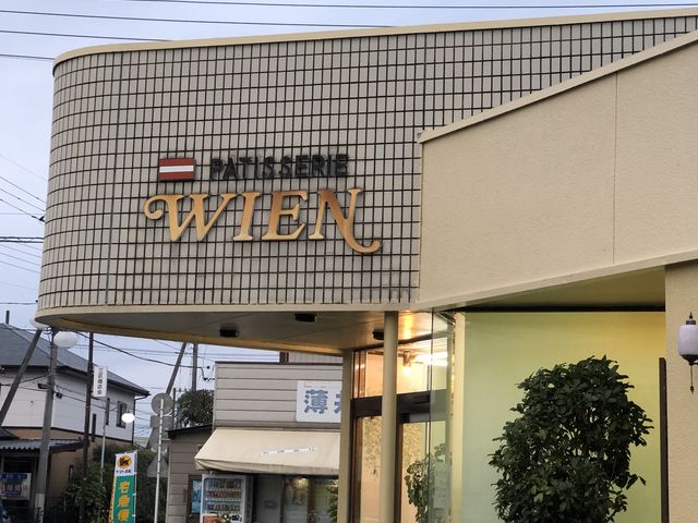 添加物、膨張剤不使用で、子供にも安心です。パウンドケーキ?はしっとりしていてとっても美味しいです。_ウィーン洋菓子店