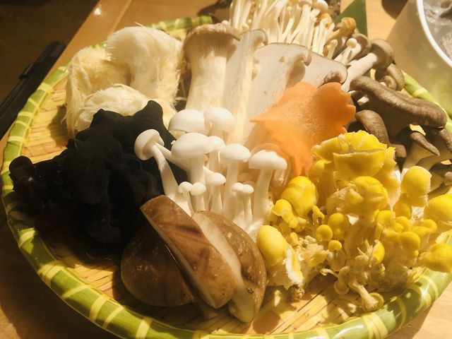 キノコ_眞巴石 シンバセイ 薬膳火鍋 しゃぶしゃぶ 渋谷店