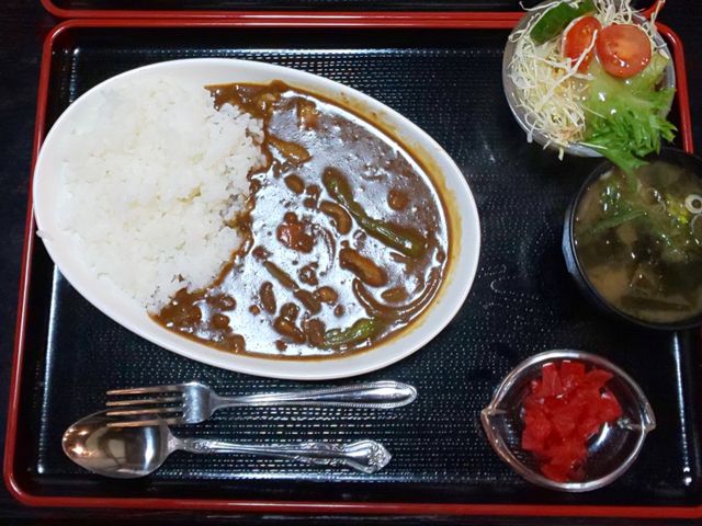 野菜カレー サラダ、味噌汁付き_田舎茶屋 一休庵