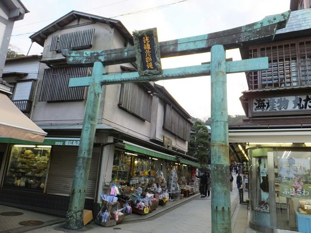 青銅の鳥居(江ノ島)