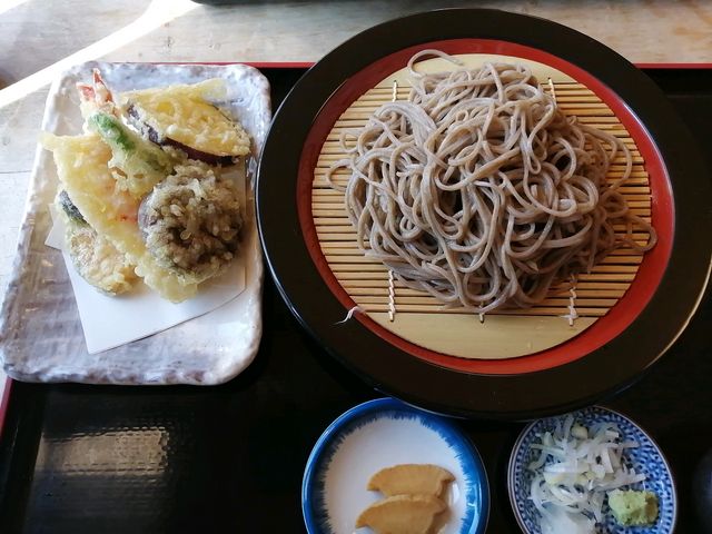 天ぷらが揚げたてで美味しい。_那須蕎麦 山月