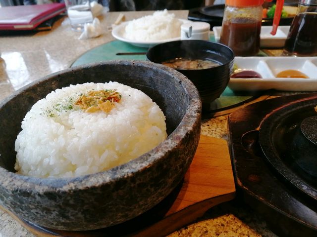 ガーリックライス(大盛り)&牛汁_ダイニングキッチン あ・かうはーど