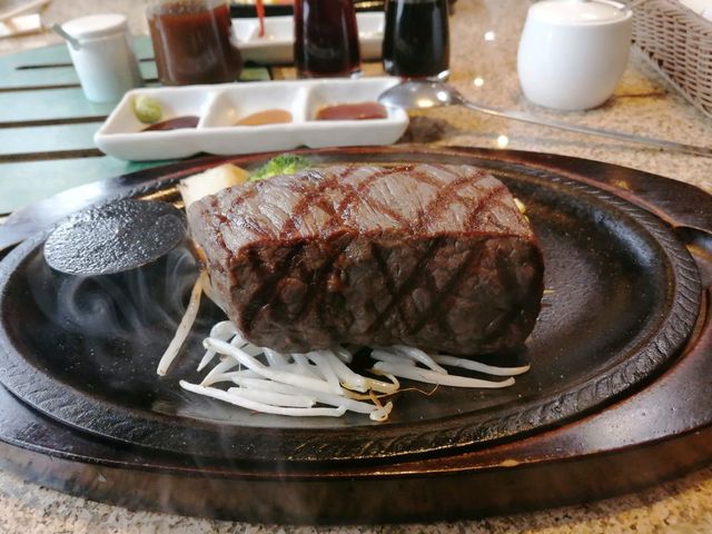 マンガみたいな分厚いステーキ『マウント那須ロック』_ダイニングキッチン あ・かうはーど