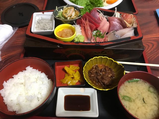 刺身定食です。_磯亭