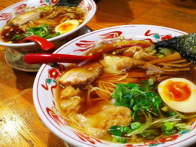 ワンタン麺と醤油ラーメン_ラーメン武藤製麺所