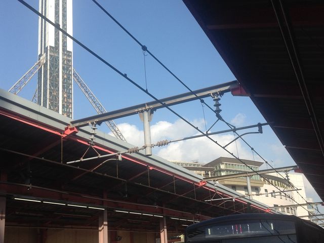 ホームよりタワーを臨む_都営新宿線 船堀駅