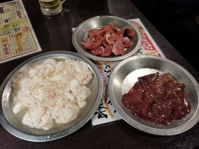 豚ホルモン×4・ハツ×2・レバー×2の一人前190円メニュー_岩見沢精肉卸直営 牛乃家 本店