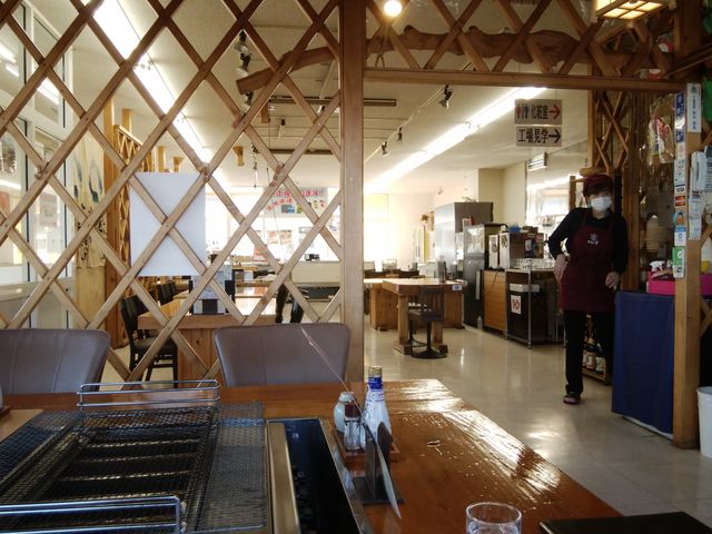 店内は明るく綺麗です。_海鮮炉端 うろこ亭