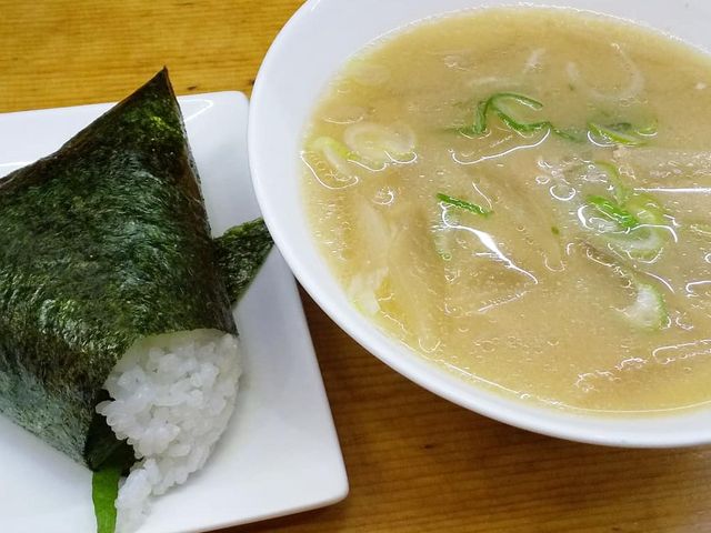 にぎりめしと豚汁。どちらも絶品でした!_にぎりめし