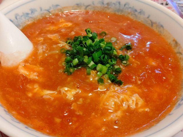 トマトラーメン!にんにくが効いていて濃厚_丸晶中国料理