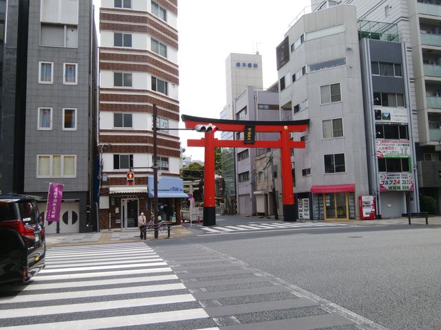 浅草通りから見える鳥居です。_下谷神社