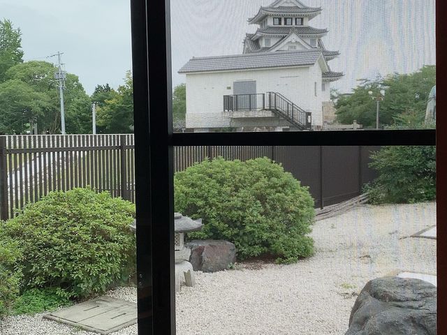 一夜城が目の前_味彩やちぐさ
