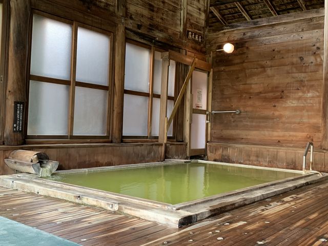落ち着いた木のぬくもりがとても良い_熊の湯温泉(長野県山ノ内町)
