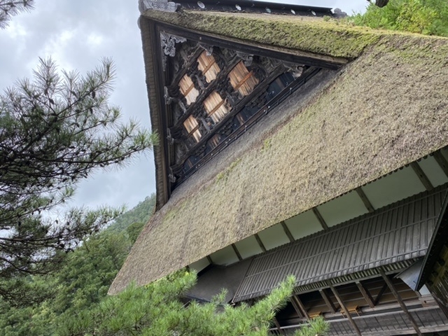 見事な茅葺_大梅拈華山圓通正法寺
