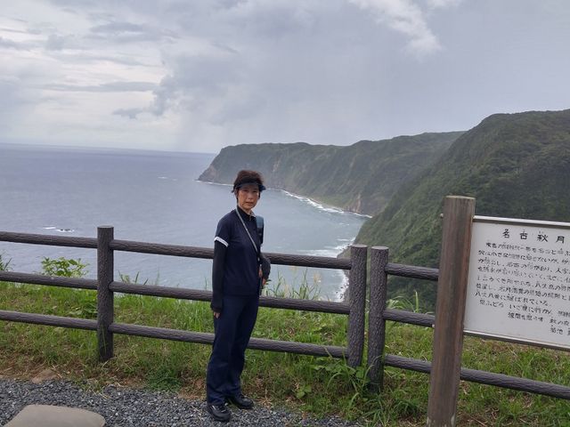 駐車場に近い断崖上の展望所_名古の展望台
